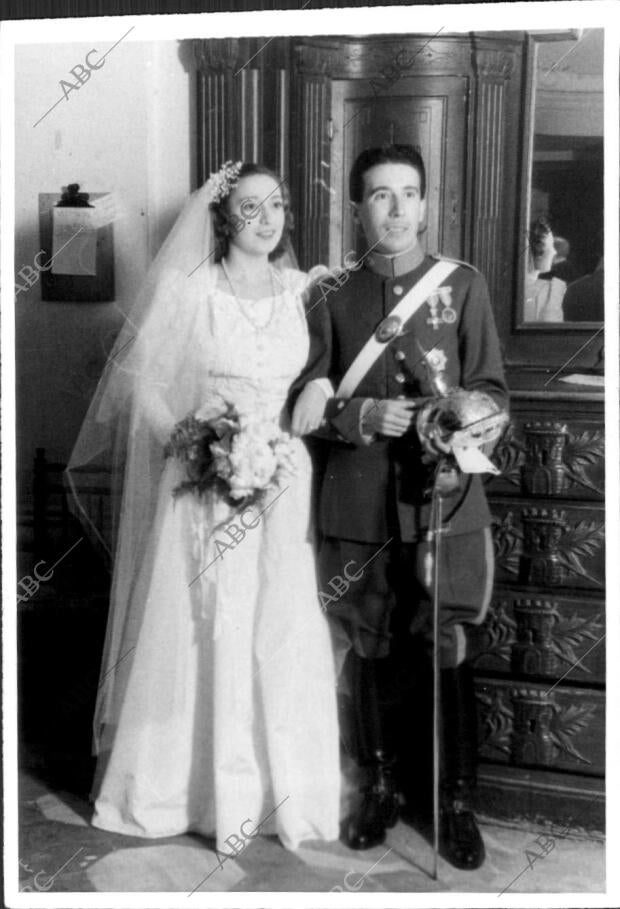 en la iglesia de santa bárbara Contrajeron matrimonio la Señorita Conchita de...