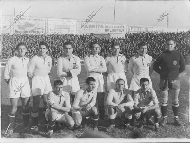 El equipo de fútbol del Valencia en 1942