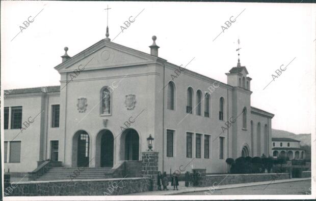 Nuevo colegio y capilla Donados al pueblo de Legazpia (Guipúzcoa) por el...