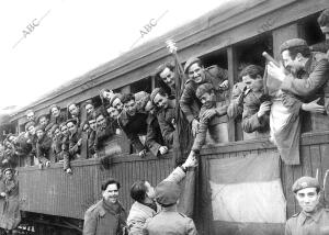 He aquí el momento de la llegada del tren