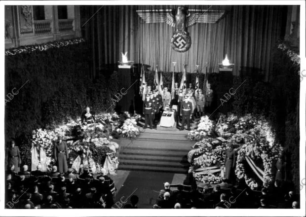 El ministro de Asuntos Exteriores Alemán, Von Ribbentrop, durante su discurso...