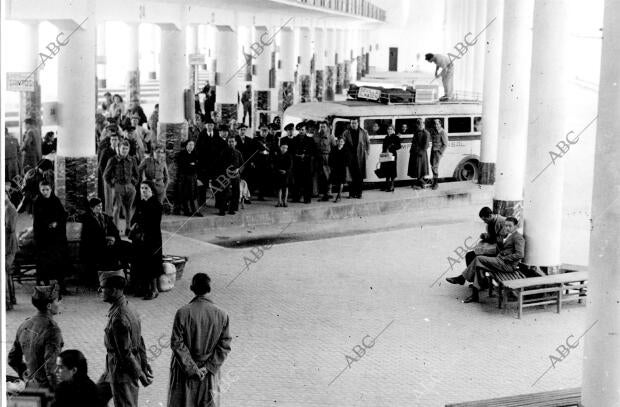 Una vista del andén de la estación central de Autobuses
