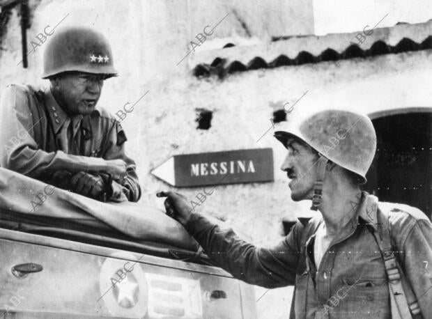 El teniente coronel Lyle Bernard, que se distinguió en los desembarcos a...