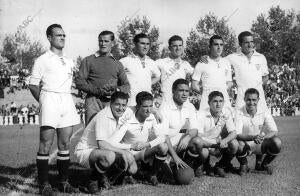 El equipo del Sevilla C. F. que Ganó al Sabadell por 5 Tantos A