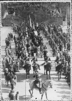 La peregrinación de Granada Saliendo de la catedral después de ganar el jubileo