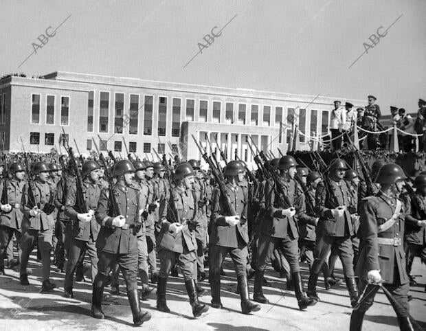 El general franco Preside los Actos de inauguración de la restauración de la...