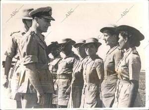 Lord Mountbatten, jefe de las Fuerzas Aliadas en el sudeste de Asia,...