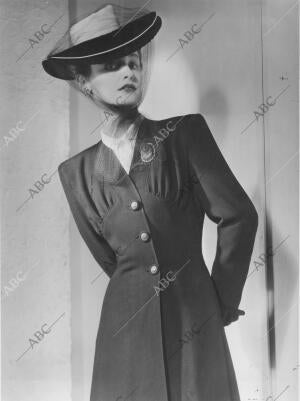 En la Imagen, abrigo vestido de 1944