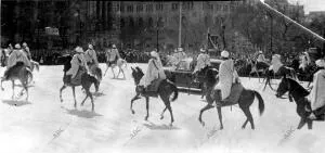 El Caudillo, Escoltado por la guardia Mora, Pasando por la Cibeles