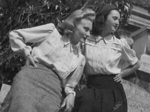 En la Imagen, Blusas y Faldas de 1944