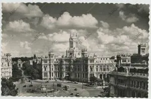 Vista panorámica de la plaza de Cibeles y del Palacio de Correos