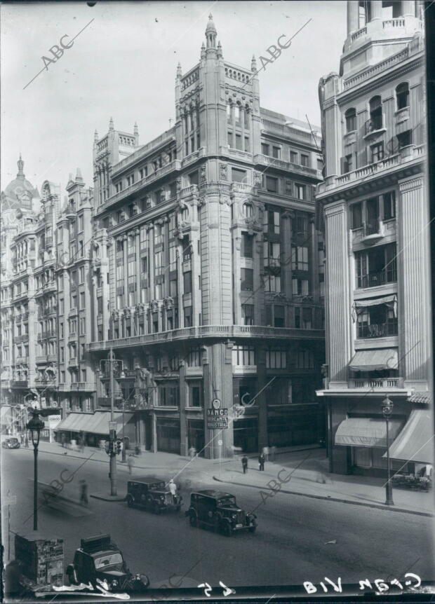 La gran vía esquina con mesonero Romanos, en 1945