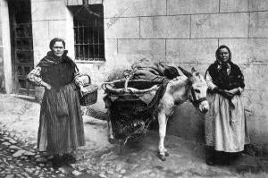 Petra Bargueño y Dolores Gutiérrez, recoveras bargueñas