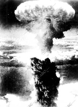 El «hongo» nuclear tras la explosión de la bomba sobre Hiroshima