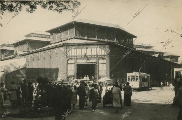 (CA.) Vista del mercado de la Cebada antes de su remodelación