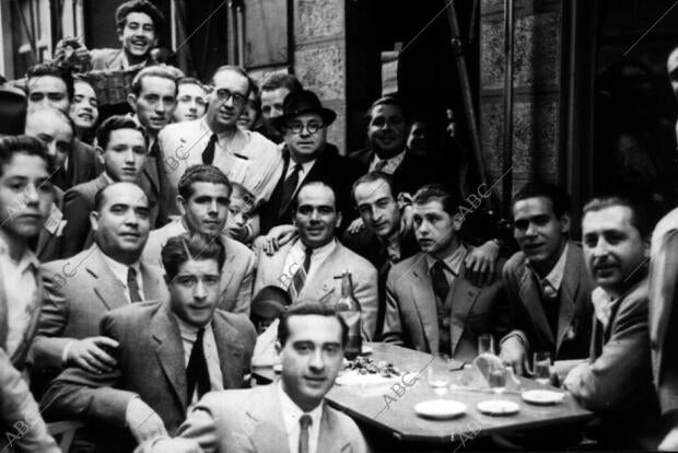 Exposición de Fotos y enseres del distrito Nervion san Pablo, como ejemplo esta...