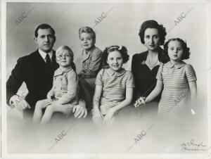 Lausanne (Suiza).1946. Retrato de la Familia Real