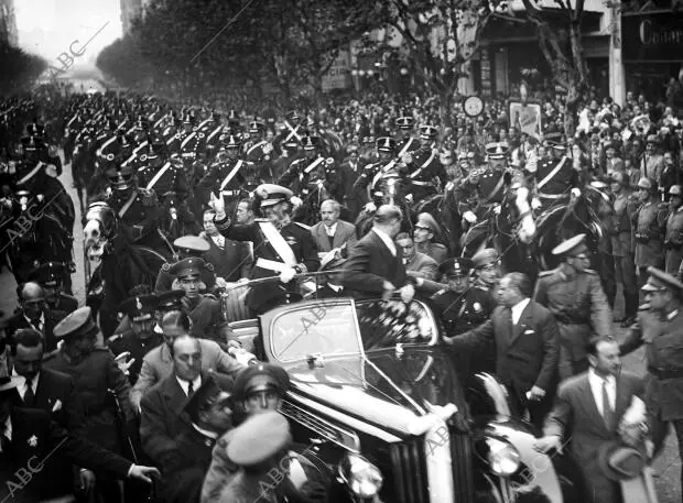 Traslado por la avenida de mayo desde el palacio del congreso A la casa de...