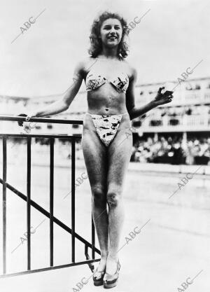 Micheline Bernardini con el primer bikini
