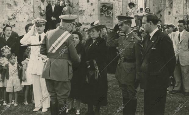 El general José María Fernández-Ladreda, quien presidió, en representación del...