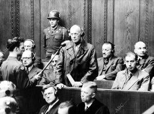 Hans Heinrich Lammers, mano derecha de Hitler, en el juicio de Nuremberg