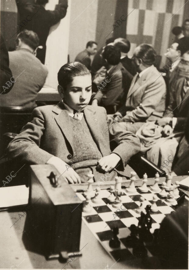 Arturo Pomar que tomó parte en el Torneo Internacional de Ajedrez que se celebró...