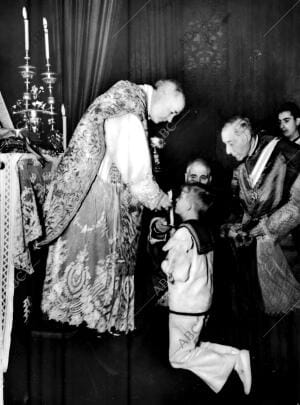 En la capilla privada del cardenal patriarca de Lisboa Recibió la primera...