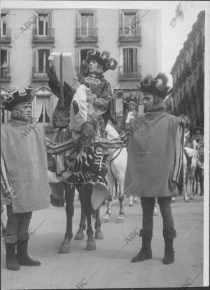 Cabalgata Recorriendo, A las once de la Mañana, las Calles Contiguas al...