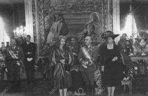 La argentina Eva Duarte de Perón, con Franco y doña Carmen Polo