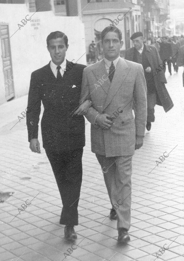 El torero manolo Vázquez con su banderillero Antonio Almensilla