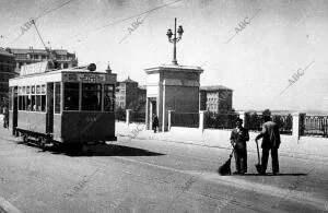 Es la línea 50 con itinerario Moncloa - san Francisco - plaza mayor