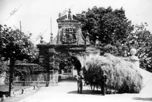 Puerta del pueblo Valdecilla (Cantabria)