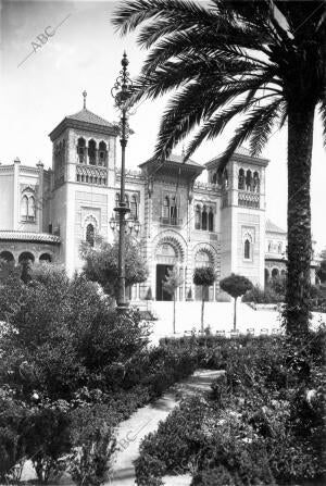 Un aspecto de la plaza de América, con el palacio mudéjar al fondo