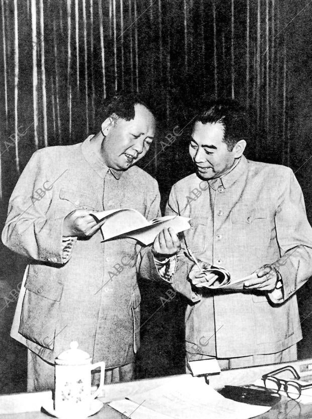 Mao Tse Tung y Chu Eu Lai en los Primeros Tiempos de la república Popular