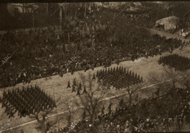 Una vista general del desfile por el Paseo de la Castellana