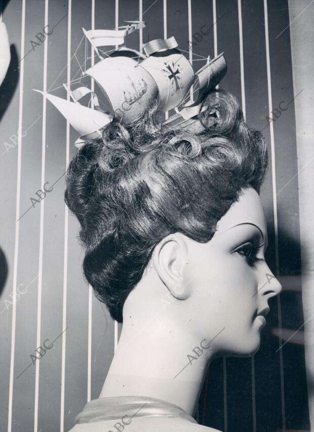 En la Imagen, un tocado de Cabeza "santa María", en honor de la Famosa carabela...