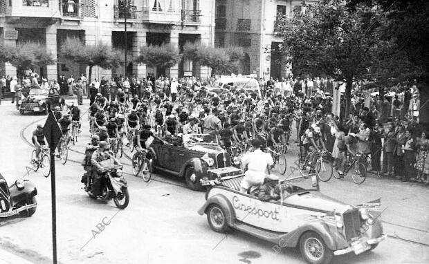 Salida de los Corredores del Tour de Francia en la etapa san Sebastian-Pau