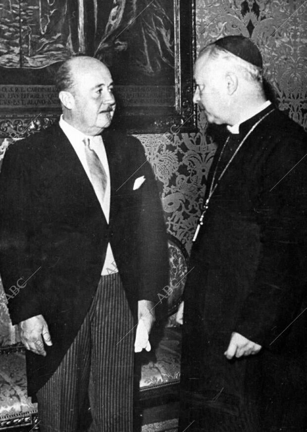 El Embajador De Espa a D Nicol s Franco Agradece Al Cardenal el-embajador-de-espa-a-d-nicol-s-franco-agradece-al-cardenal