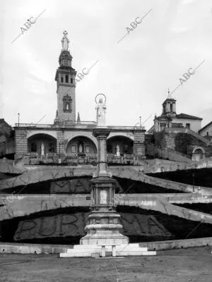 Vista del monumento de los Sagrados Corazones en el pueblo san Juan de...