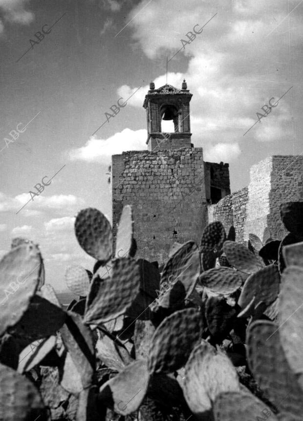 La torre del homenaje en el castillo Árabe, Denominada el reloj De...