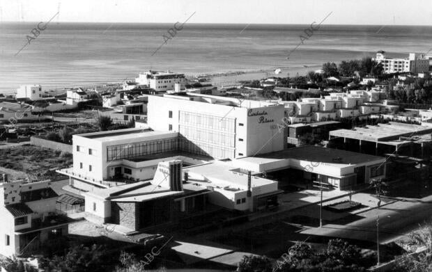 Vista Panorámica donde se Puede observar el hotel Carihuela en Torremolinos...