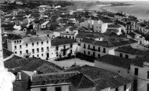 Una vista aérea del casco urbano del pueblo malagueño, con la Plaza de las...