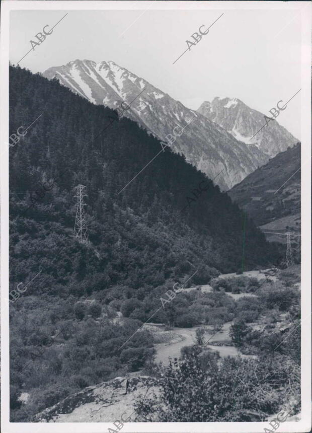 Pirineo Leridano. Camino del valle de Aran. La Suiza Española. Puerto de...