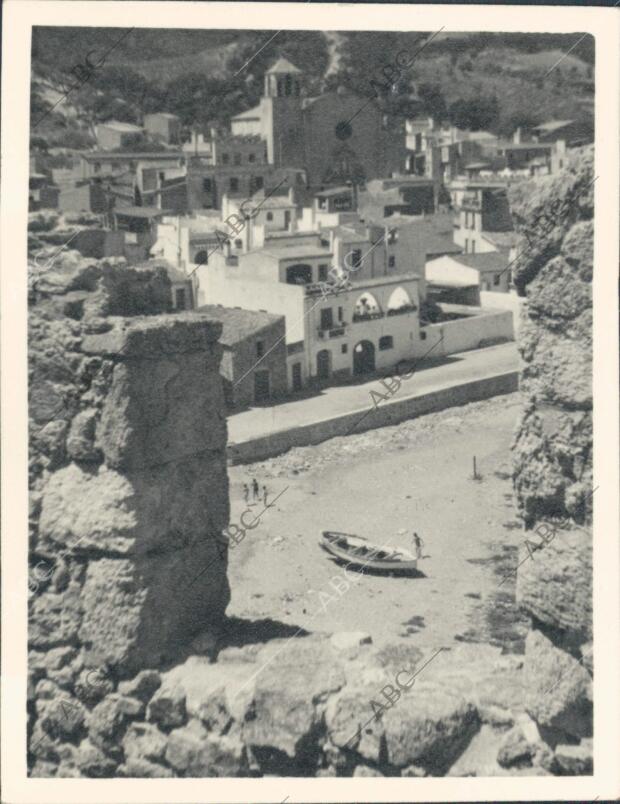 Vista del pueblo y de la playa de Tossa de mar