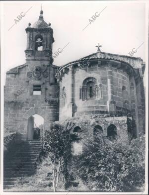 Colegiata de san Juan de Caaveiro: Ábsides