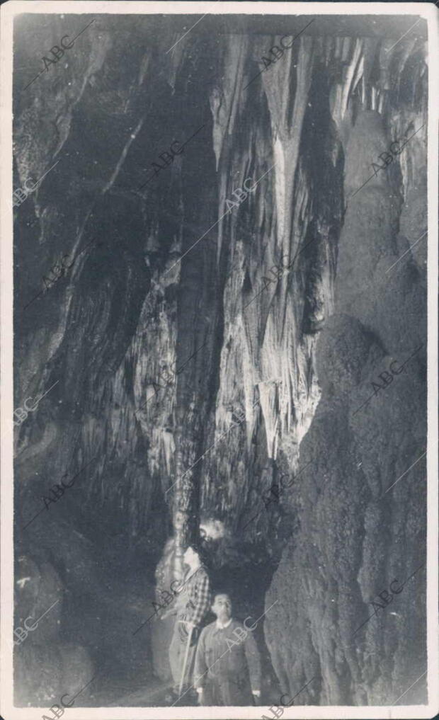 Sala de la columna Solitaria, en la galería de las Simas de la Cueva