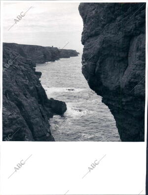 La costa Cantábrica de belleza sin igual desde el cabo Higuer en el Bidasoa A...