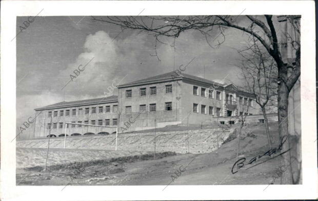 Edificio destinado A internado para Maestros de la escuela del magisterio que...
