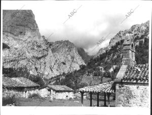 La garganta del Cares desde la ermita de la Virgen de Corona