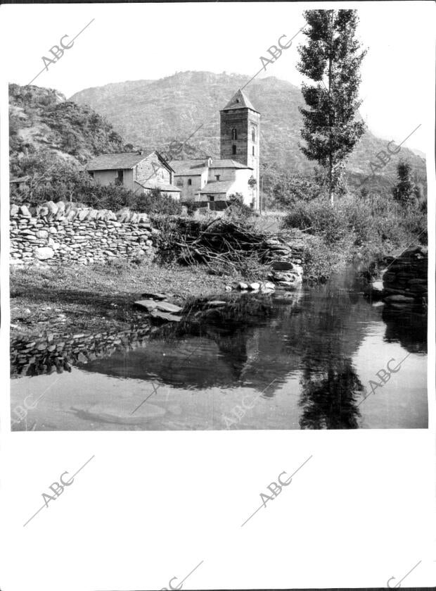 Preciosa iglesia Románica en ribera de Cardós junto al río